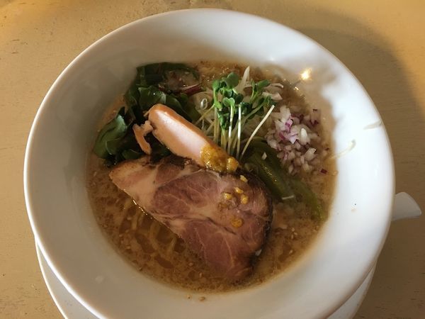 「牛骨白湯牛そば柚子の雫」@手打ちラーメン まるめしあんの写真