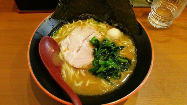 「とんこつ醤油ラーメン　麺硬」@ら～めん 麺家和王の写真