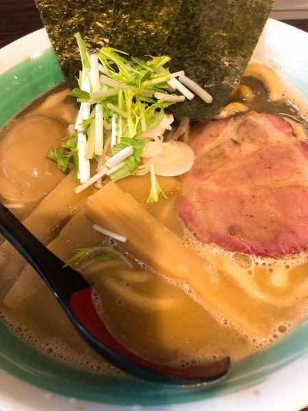 「味玉らぁめん ¥900」@自家製麺 麺屋 利八の写真