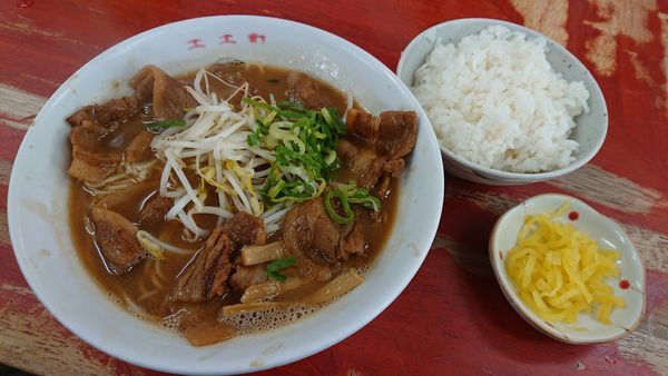 「支那そば肉入(小) 650円 + めし(小) 120円」@支那そば 王王軒 本店の写真