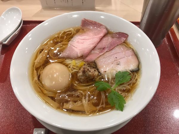「味玉中華そば」@麦と麺助 新梅田中津店の写真