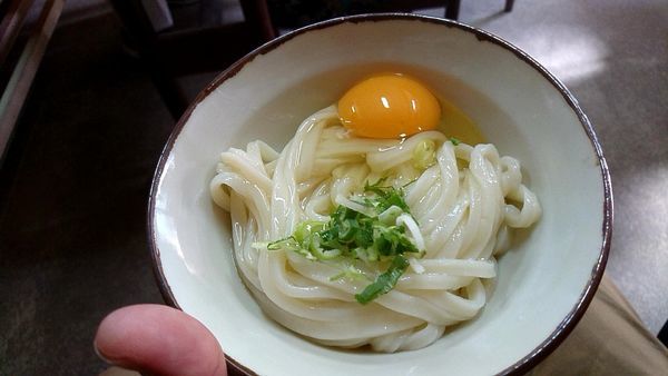 「うどん小「冷」150円+卵50円」@谷川米穀店の写真