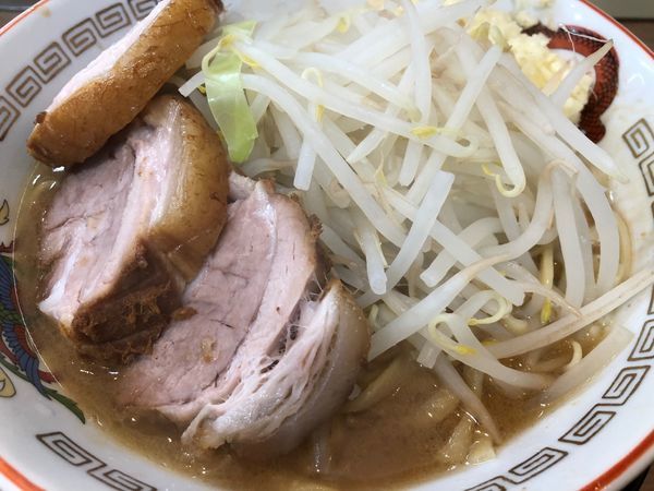 「小ラーメン＋豚１枚＋ニンニク」@豚山 大船店の写真