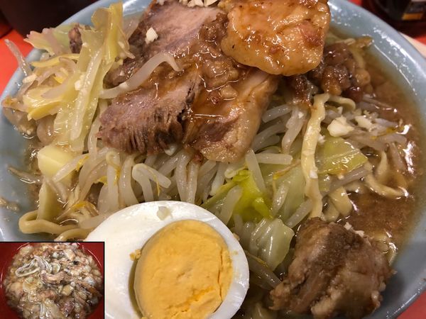 「富士丸ラーメン＋ブタかす入りアブラ＋ニンニク」@ラーメン富士丸 神谷本店の写真