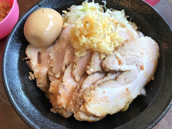 「油そばチャーシュー増し」@SPORTS DINING REGISTAの写真