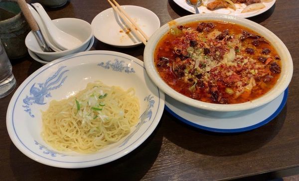 「豚肉と野菜の辛煮込み ねぎ麺付き」@桂林餃子 満足 新検見川店の写真