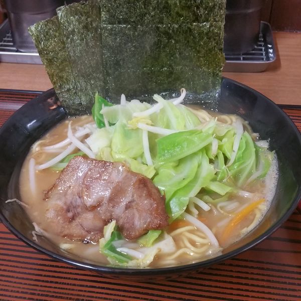 「豚骨醤油ラーメン」@楽萬家の写真