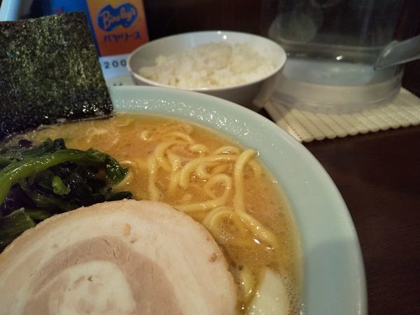 「らーめん750円＆ライス100円」@横浜家系らーめん いずみ家の写真