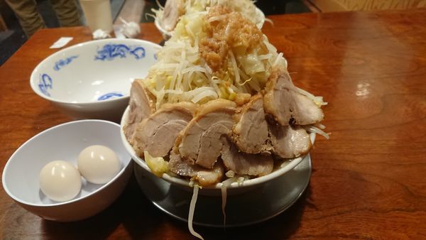 「豚玉ラーメン倍盛1080円+他」@ジャンクガレッジ しらこばと公園前店の写真