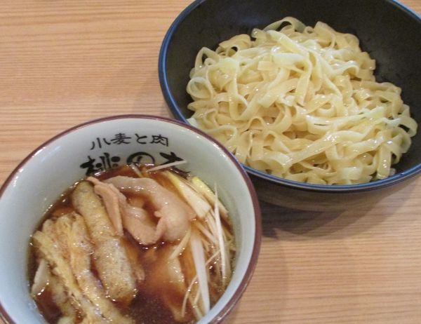 「昆布醤油味（麺少な目）900円」@小麦と肉 桃の木の写真