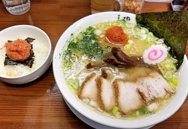 「山形辛味噌ラーメン800　韓国風明太子ごはん(ランチサービス」@中華そば 馥の写真