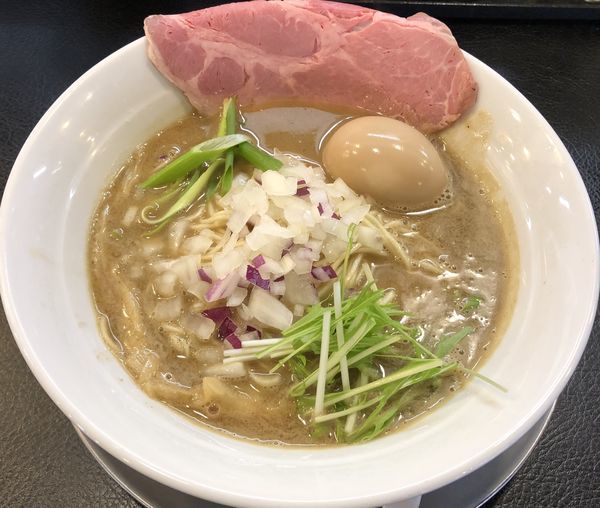 「煮干豚骨らーめん＋半熟味付け玉子（￥780＋￥100）」@煮干し豚骨らーめん専門店 六郷 町田店の写真