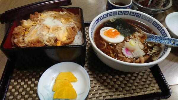 「かつ重セット(かつ重&ミニラーメン) 850円」@まちだ食堂の写真