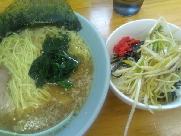 「ラーメン硬め多め（金曜日のみ）350円　ネギ丼200円」@ラーメンショップ 野田店の写真