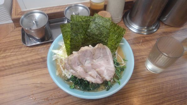 「チャーシューメン+ほうれん草+ネギ」@横浜ラーメン 武蔵家 板橋店の写真