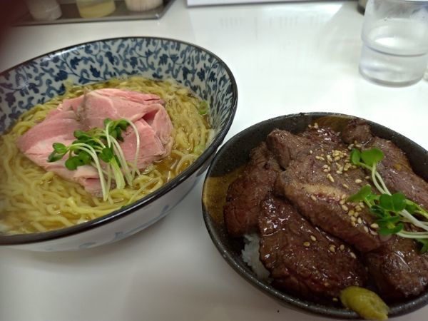「煮干ラーメン（青）＋仔牛ハラミステーキ丼（限定500円）」@煮干ラーメンとローストビーフとステーキ パリ橋の写真