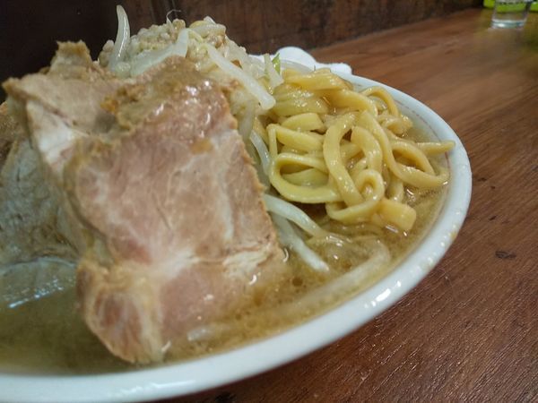 「小ダブル900円 ヤサイニンニクアブラ」@ラーメン二郎 品川店の写真