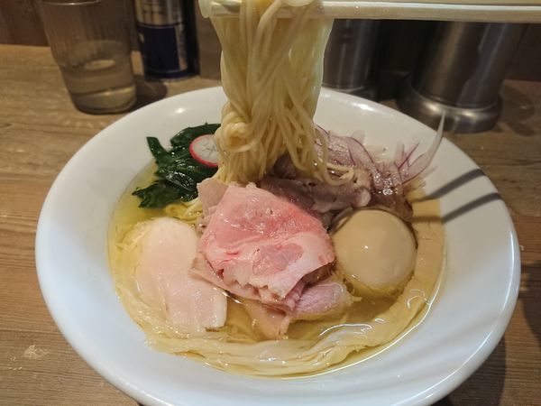 「【三周年限定】鯛淡麗900円＋味玉(ﾗｰﾊﾟｽ)」@麺やまつ本の写真