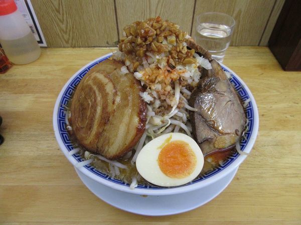 「坦々ふじ麺（８２０円）＋バカ豚＋大判＋麺増し＋野菜ちょい増し」@勝神角ふじの写真
