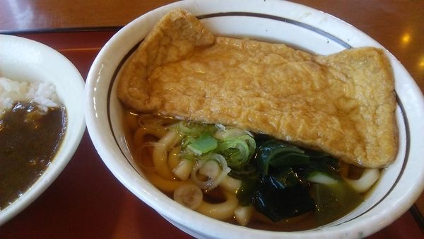 「きつねうどん 380円 ＋ ミニカレー丼 220円」@山田うどん 船橋米ヶ崎店の写真