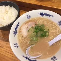 ラーメン 650円　替玉150円　サービスライス付き