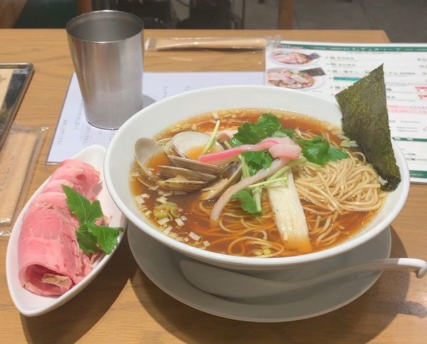 「蛤SOBA 大盛 低温調理の豚チャーシュー」@むぎとオリーブ さいたま新都心店の写真