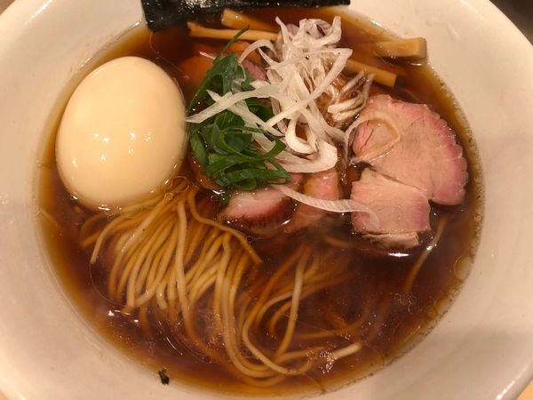 「特製醤油らぁめん 980円 ゴロ肉ご飯200円」@迂直の写真