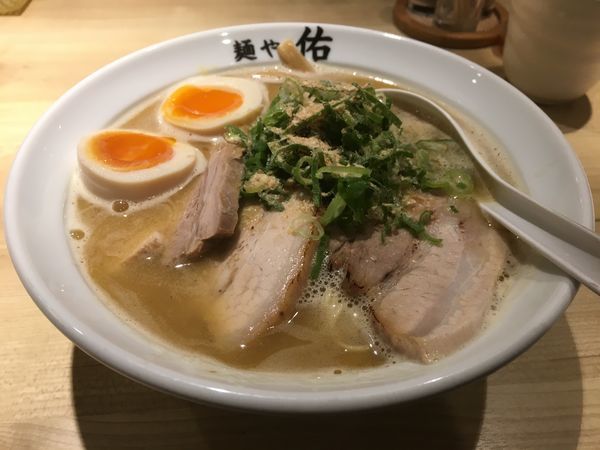 「鶏魚豚らーめん」@麺や 佑の写真