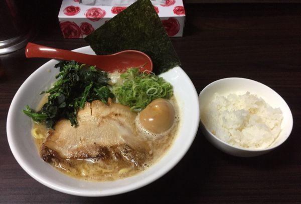 「鶏白湯らーめん＋味玉＋サービス半ライス」@二代目ラーメン処「まるは」 旬の写真