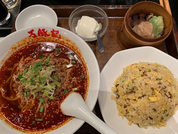 「坦々麺紅セット」@万豚記 アーバンドックららぽーと豊洲店の写真