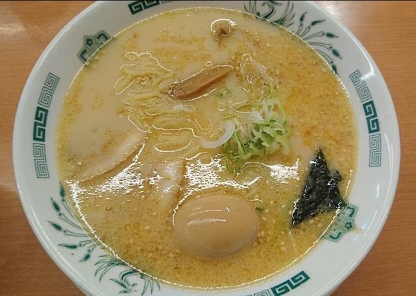 「豚骨ラーメン クーポン味玉サービス」@日高屋 市川北口店の写真