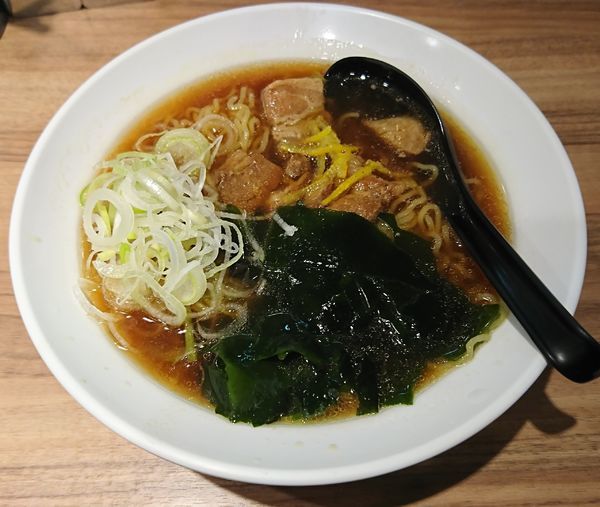 「煮干し中華(500円)」@そば処中山道 大宮8・9番線店の写真