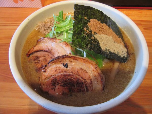 「魚介味噌ラーメン（８００円）＋チャーシュー１００円」@麺屋 花菱の写真