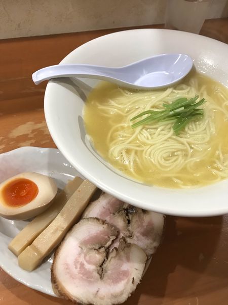 「塩らぁめん」@爆じゅう餃子 餃点の写真