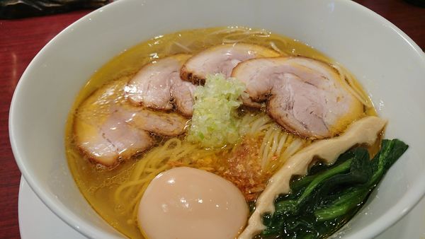 「具だくさんの塩(大盛)」@黄金の塩らぁ麺 due Italian 市ヶ谷店の写真