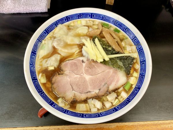 「ワンタン麺 中」@中華そば 亀喜屋の写真