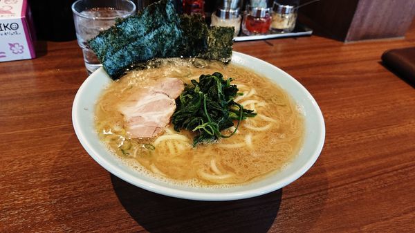 「横浜ラーメン並700円(込)」@横浜家系ラーメン 元喜家 宇都宮店の写真