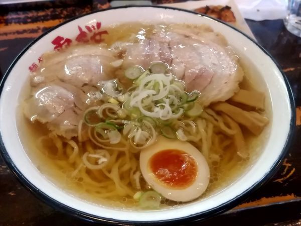 「らーめん(並盛・210g)680円」@麺や 雷桜の写真