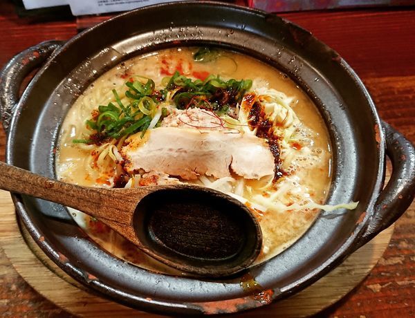 「土鍋味噌豚骨辛極み 850円」@たけさんの写真