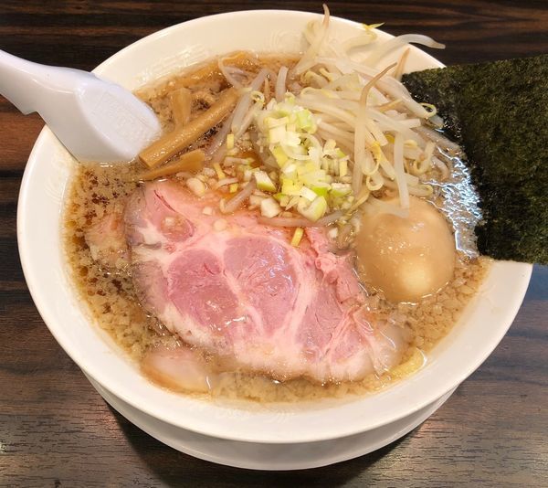 「背脂醤油（濃い目・固め￥750）」@稲荷屋の写真