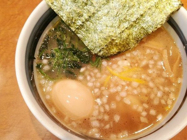 「節豚醤油らーめん＋味玉」@つけめん でんまる 飯田橋店の写真