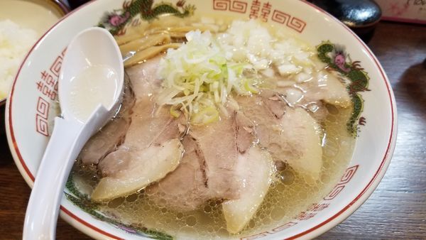 「国産肩チャーシューメン　塩　太麺」@らあめん 寸八 総本店の写真