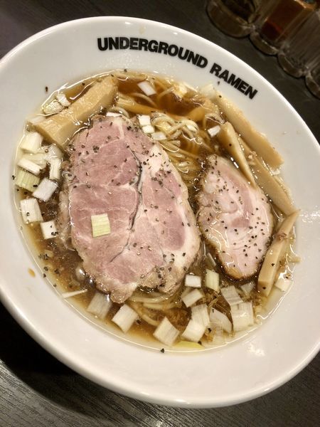 「【限定】黄金町ノスタルジー (ﾗｰﾊﾟｽﾁｬｰｼｭｰ)￥830」@UNDERGROUND RAMEN 川越仲町の写真