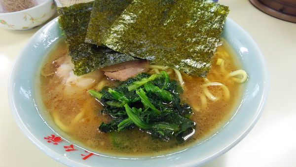 「ラーメン　+　ほうれん草」@横浜家系ラーメン 上々家 環八矢口店の写真