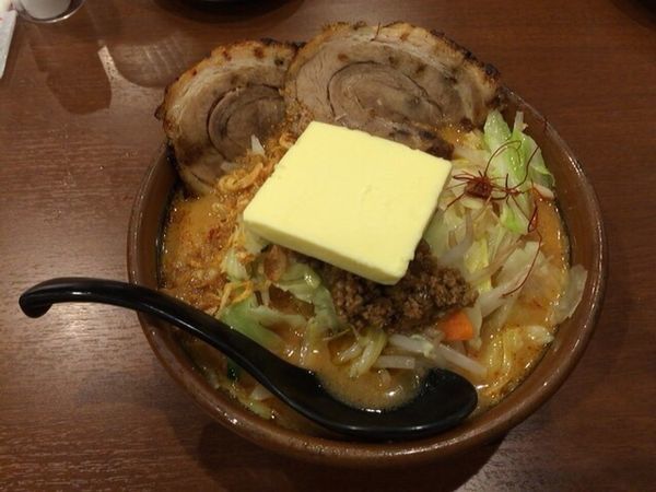 「北海道味噌野菜辛味噌ラーメン 大盛＋バター＋チャーシュー2枚」@麺場 田所商店 川口店の写真