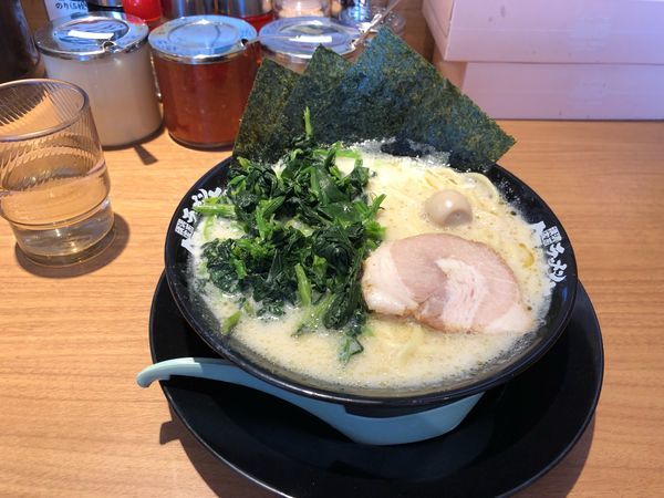 「塩ラーメン  700円 ほうれん草100円」@町田商店 武蔵村山店の写真