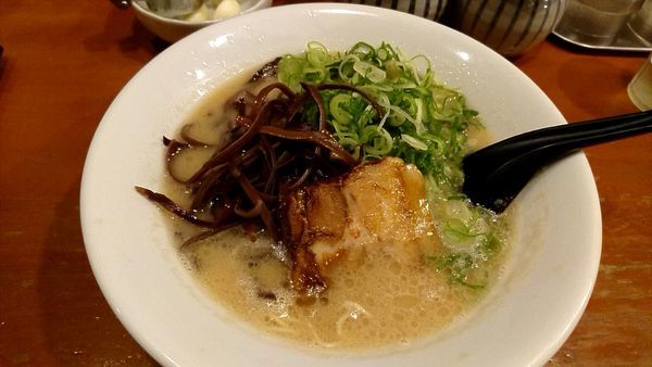 「博多豚骨ラーメン　680円」@博多拉麺 一休 本店の写真