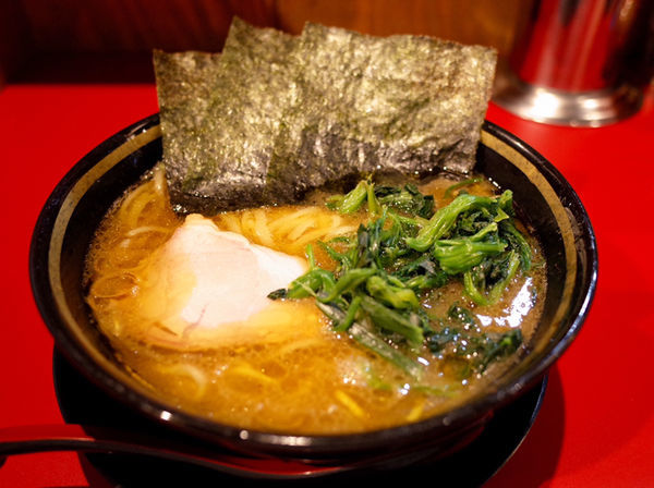 「ラーメン…680円、豚丼…320円」@家系ラーメン 稲葉家の写真