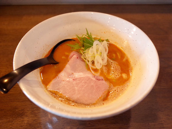 「辛Wスープ…880円」@ラーメン翼の写真