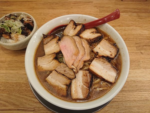 「肉そば(大)＋チャーシューご飯」@麺や 七彩 八丁堀店の写真